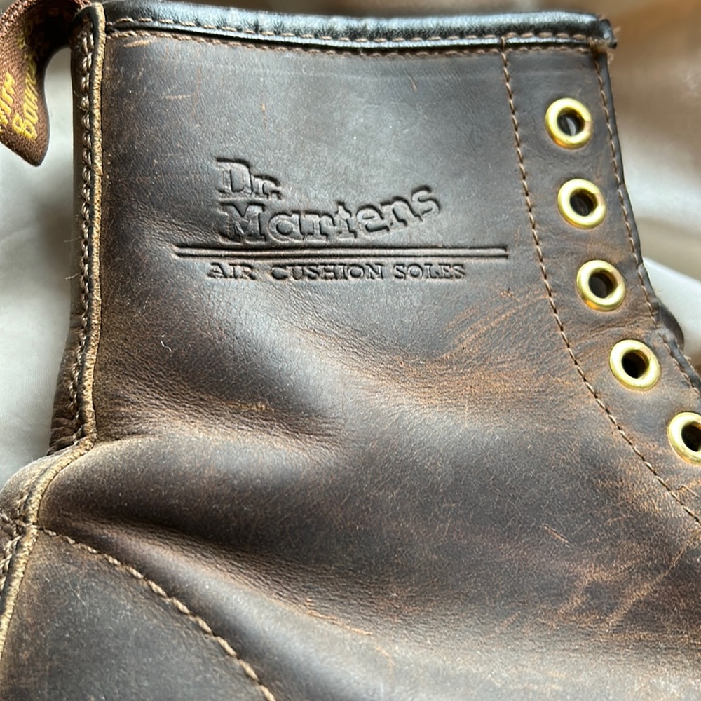 Dr Marten boots vintage size 7.5 needs new laces